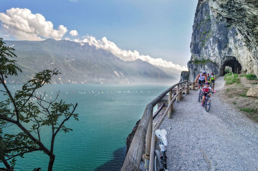 Lago di Garda. Ciclism, alergare, sailing